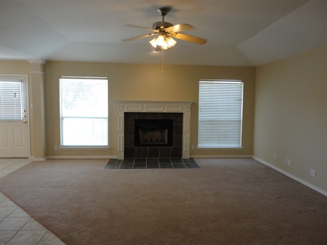 Foto del edificio - 26111 Upton Creek