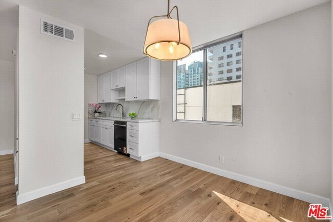 Building Photo - 10751 Wilshire Blvd
