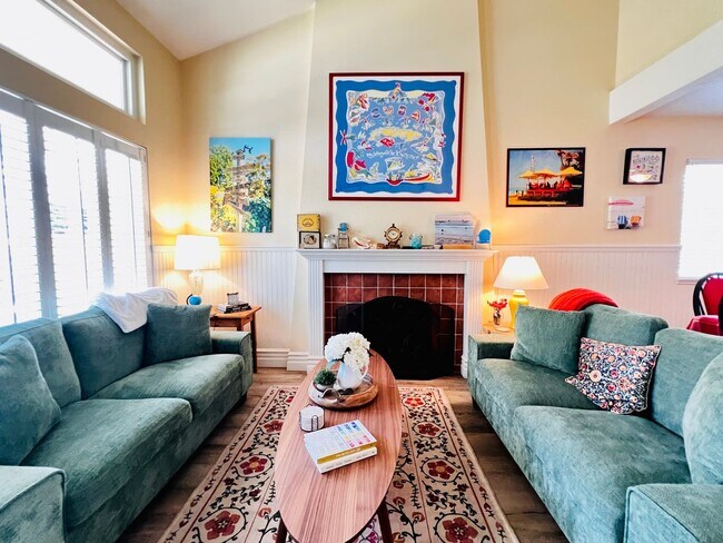 Foto del edificio - Beautiful 4 bedroom 2 bath House, with man...