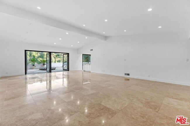 Foto del edificio - 9572 Stuart Ln