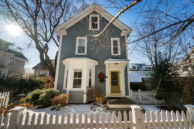 Building Photo - 40 Mead St