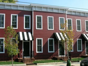 Building Photo - 3 S Plum St