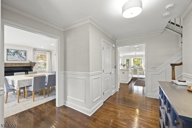 Foto del edificio - 122 Hobart Ave