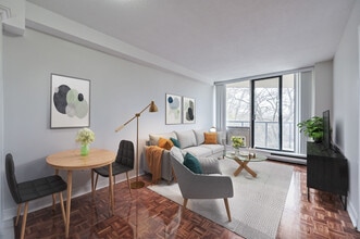 Building Photo - 250 St George St