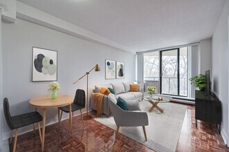 Building Photo - 250 St George St