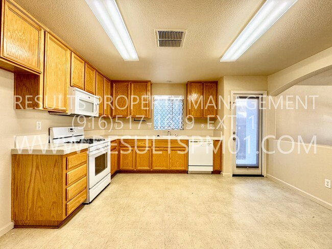 Foto del edificio - Stunning Single-Story Home in Exclusive Gated Community!