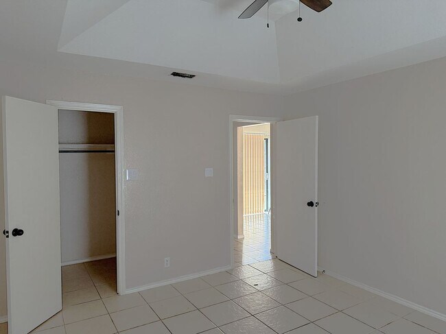 Building Photo - 716 Mynah Ave