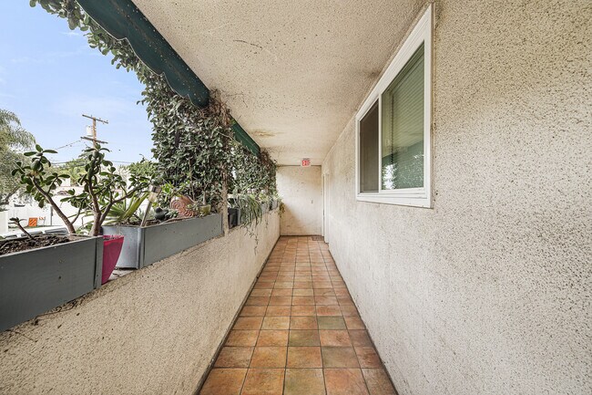 Building Photo - 9330 Clifton Way