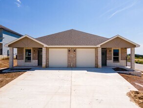Building Photo - 102 Levi Ct