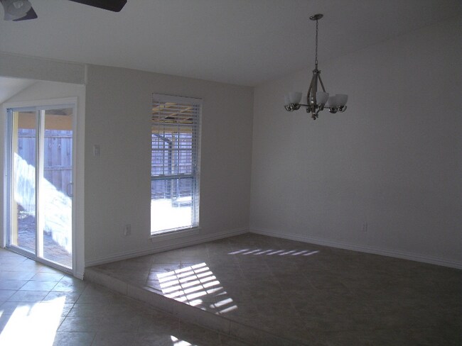 Building Photo - 541 Shadowcrest Ln