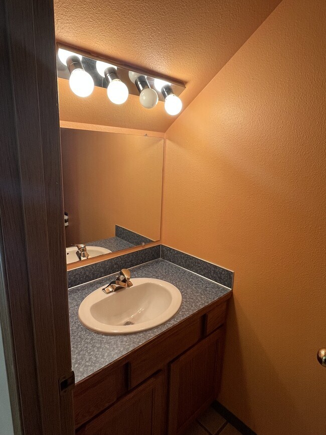 Foto del edificio - 224 Wyandotte Ave