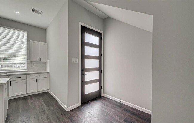 Foto del edificio - 7035 Goforth St