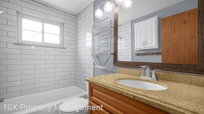 Foto del edificio - 2 br, 1 bath House - 1810 Northwest Court ...