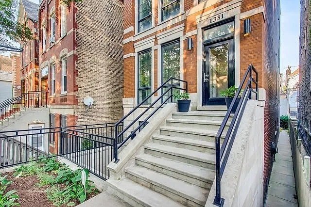 Building Photo - 1331 N Greenview Ave