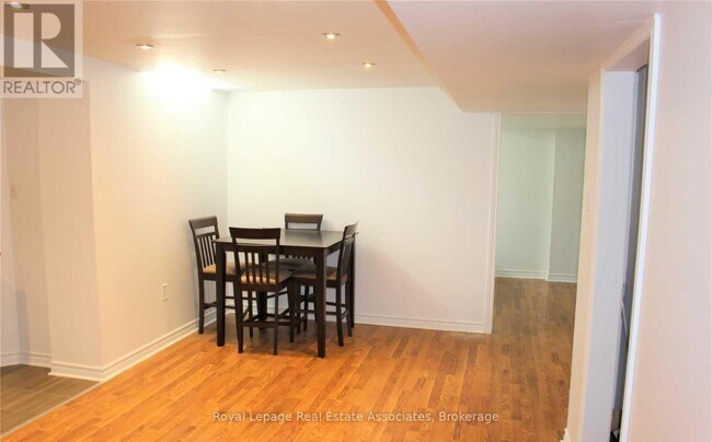 Photo du bâtiment - 155 Johnswood Crescent