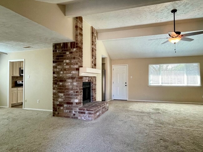 Building Photo - 19419 Moonhollow Dr