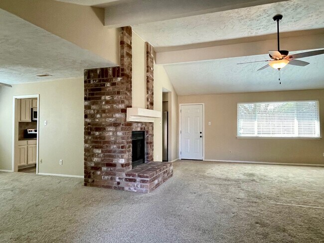 Foto del edificio - 19419 Moonhollow Dr