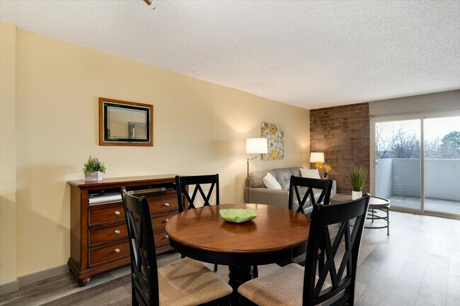 Foto del edificio - 2880 S Locust St