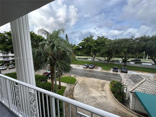 Foto del edificio - 3650 Whitehall Dr