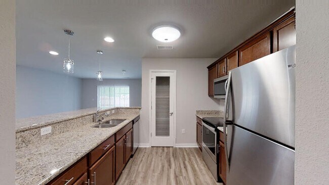 Foto del edificio - Condo Style Lower 1 Bedroom 1 Bathroom Apartment is Available