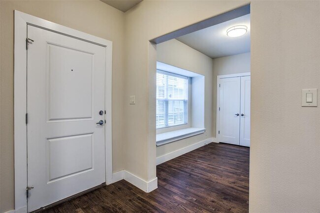 Foto del edificio - 5814 Bryan Pkwy