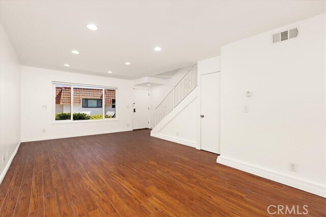 Building Photo - 27952 Ridgecove Ct N