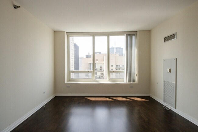 Foto del edificio - 33 W Ontario St