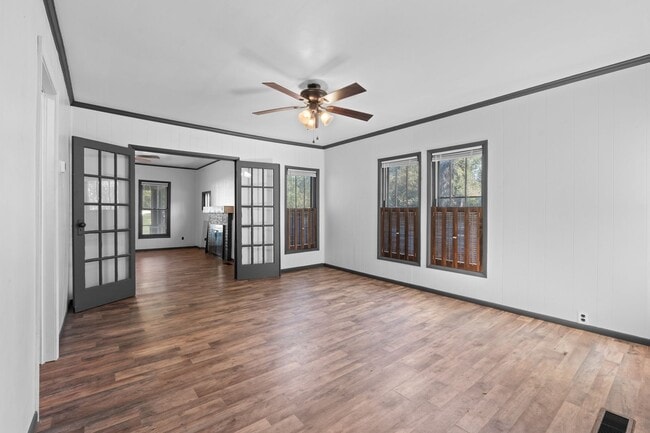 Building Photo - 2 Finch St