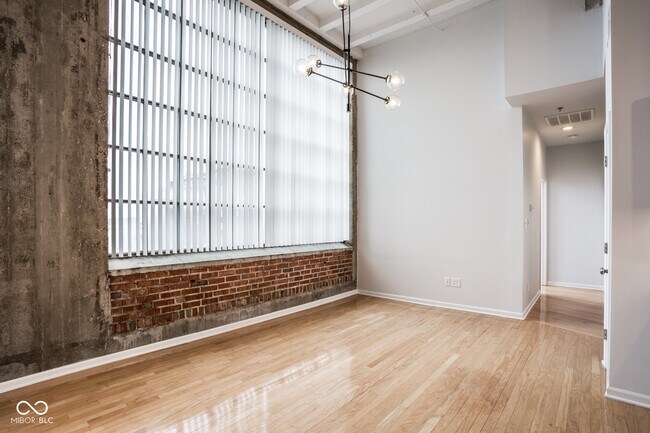 Foto del edificio - 611 N Park Ave