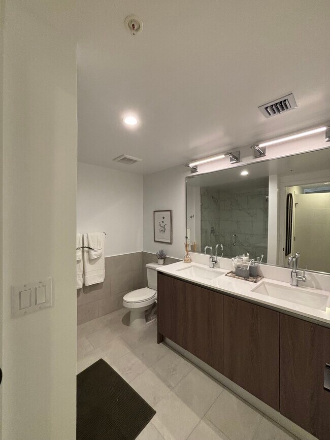 Foto del edificio - 2445 NE 183rd St