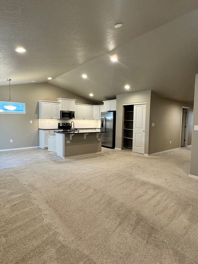 Foto principal - New Lower Price! Newly built West Valley 3...