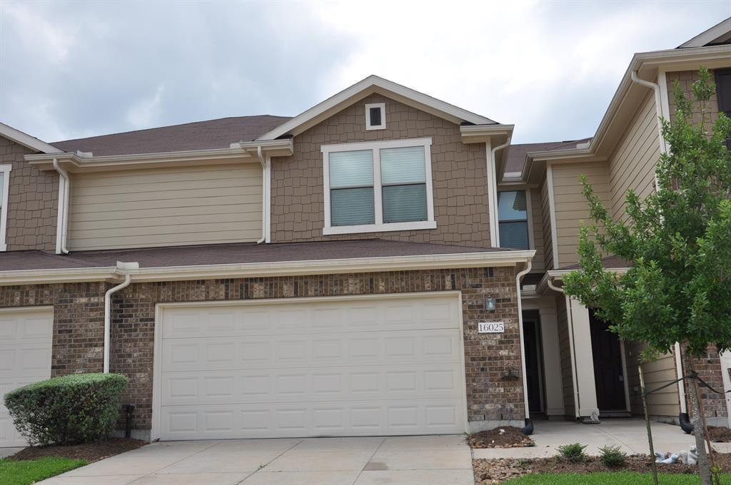 Primary Photo - 16025 Summerville Lake Dr