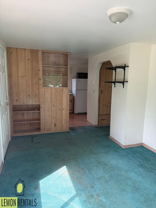 Foto del edificio - Lemon Rentals, 1bd, 1bath