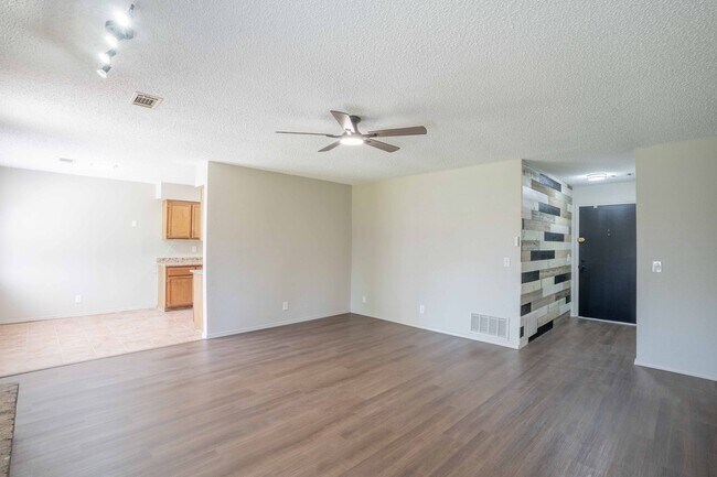 Building Photo - 3 Bed 2 Bath Broken Arrow / New Tulsa