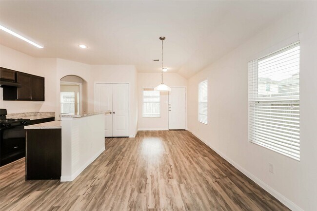 Foto del edificio - 5722 Kyle Cove Dr