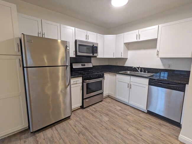 Foto del edificio - 3827 Girard Ave