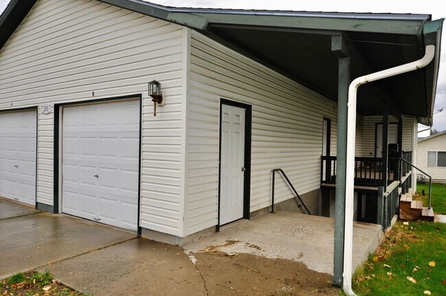 Foto del edificio - Basement 2 bed 1 bath unit