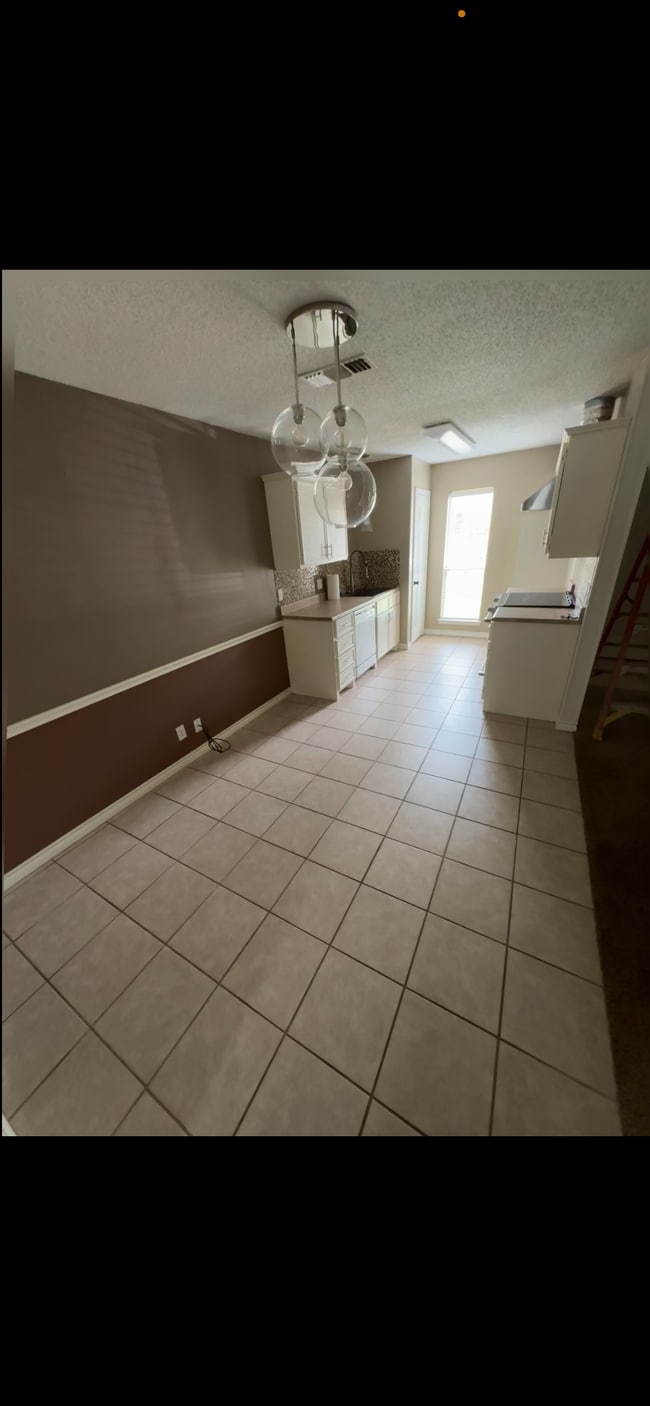 Building Photo - 470
