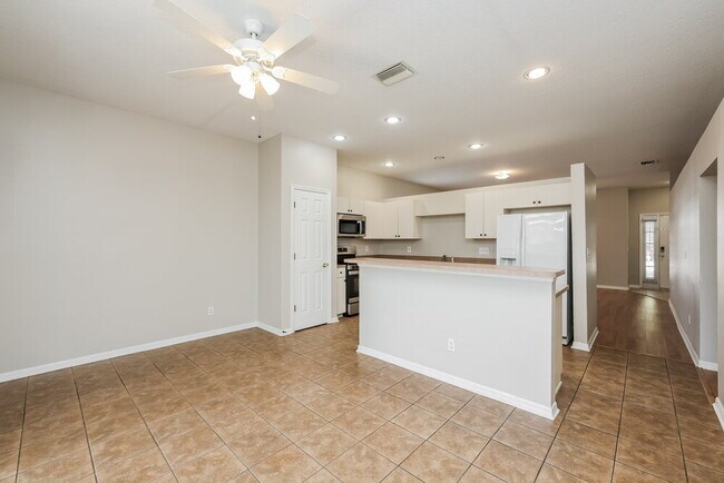 Building Photo - 619 Wave Crest Cir
