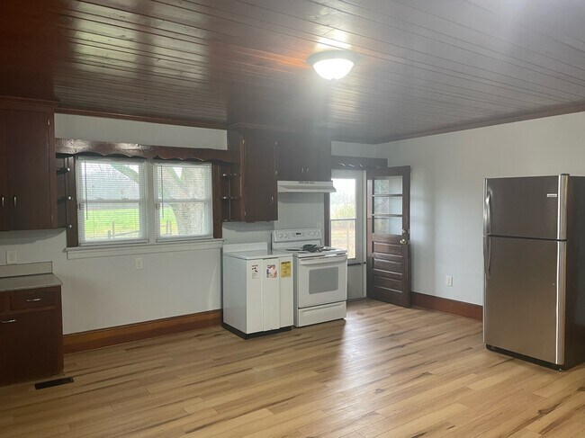 Upgraded kitchen floor and SS fridge - 4503 S Highway 242