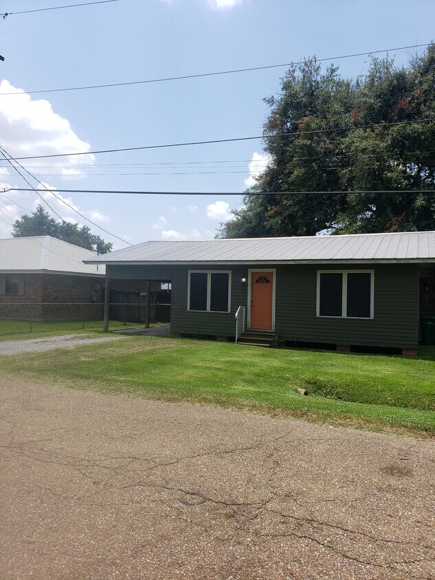 Primary Photo - 307 W Broussard St