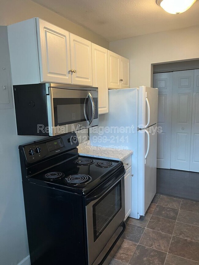 Building Photo - 1757 Thomas Ave W