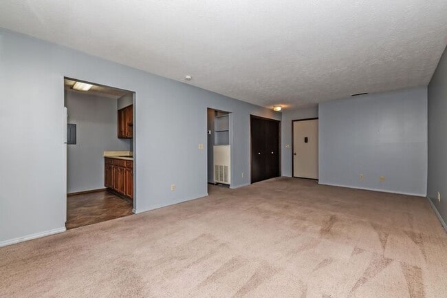 Building Photo - 5 N Chillicothe St