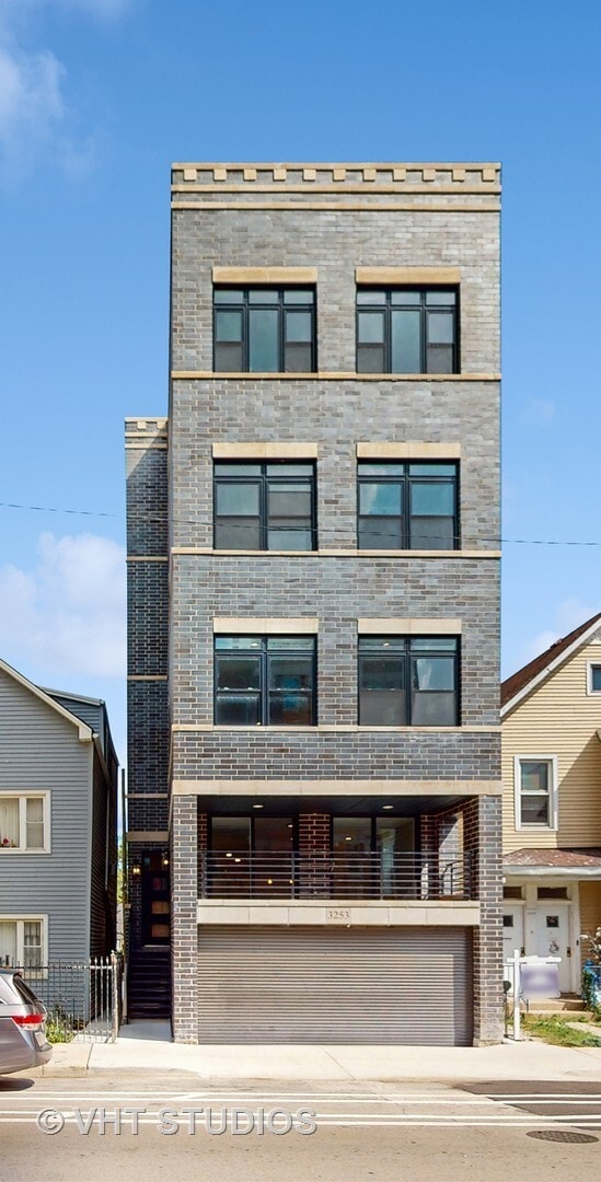Building Photo - 3253 N Elston Ave