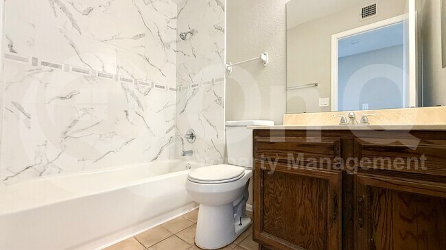 Foto del edificio - 4712 E Fremont St