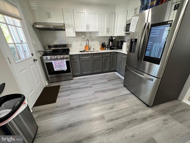 Building Photo - 40 Collins Ln