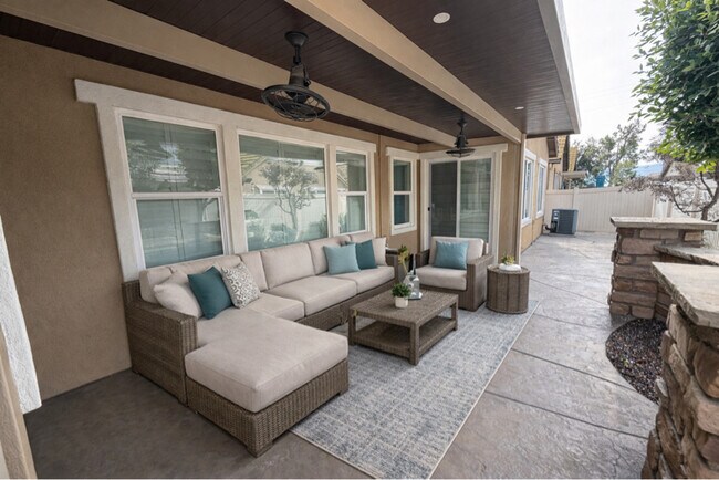 Foto del edificio - 16080 Begonia Ave