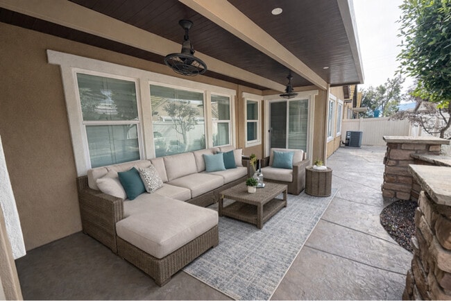 Photo - 16080 Begonia Ave House