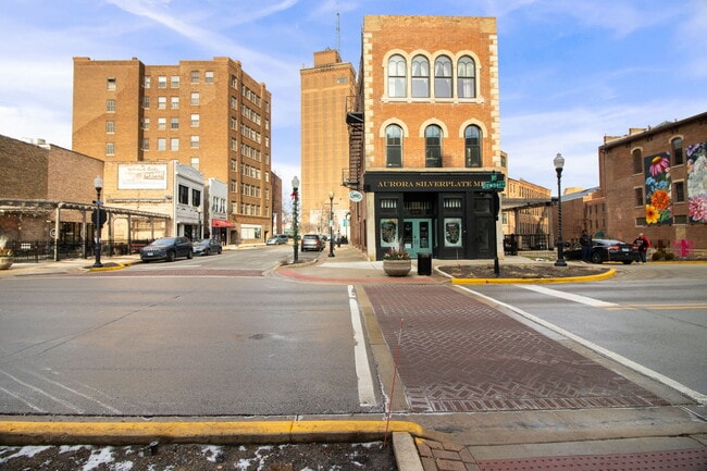 Foto del edificio - 6 E Downer Pl