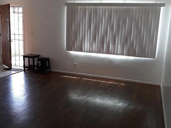 Foto del edificio - 4433 Triggs St